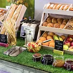 Ibis Styles Center Готель
