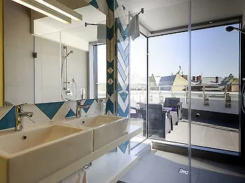 Ibis Styles Center 3*